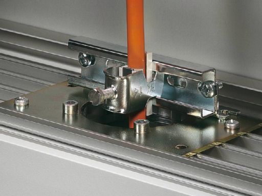 Cable clamping bracket